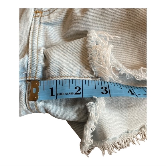 𝅺le Jean High Rise Adele Short in light Distressed - Picture 7 of 11